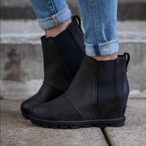Sorel - Size 8.5 Joan of Arctic Wedge Chelsea Boot